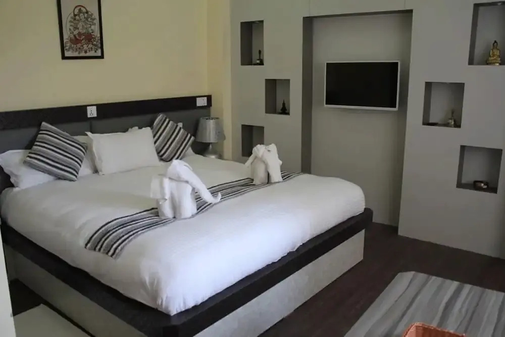 The Glasshouse Hotel & Hostel