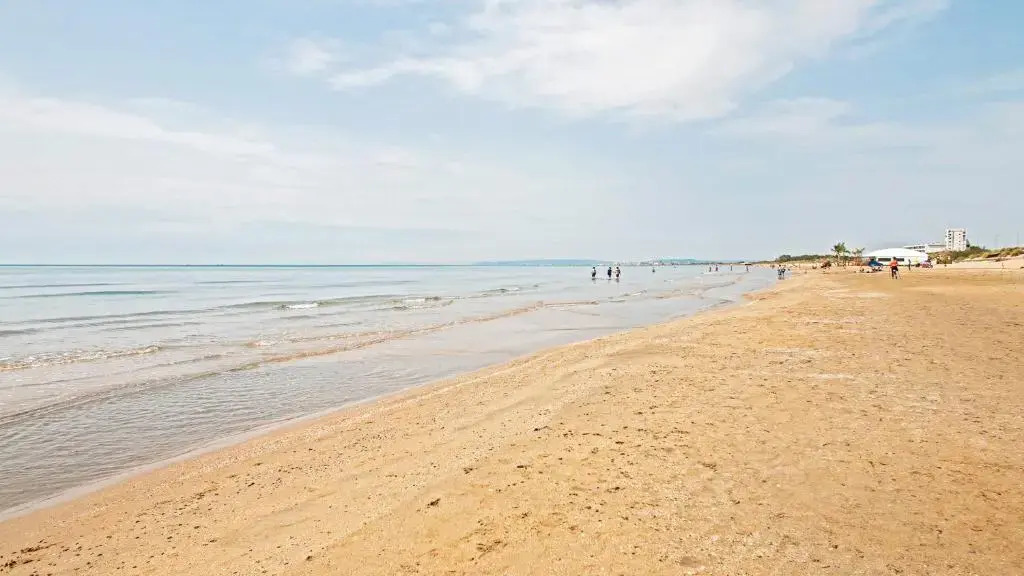 Motte du Couchant, 6 personnes, 4 min de la plage, Parking, Climatisation