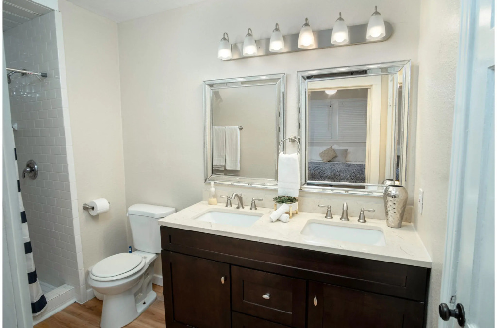 The Highland House 5BR Huge Patio 2 miles to DT
