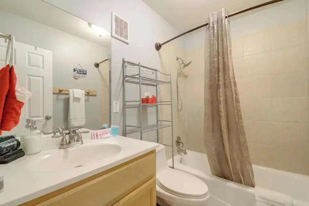 1 Mi to Dtwn & Uga: Condo w/ Pool in Athens!
