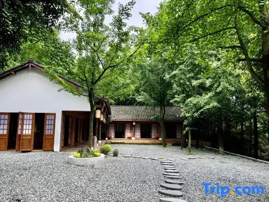 Shanjian Youmingyue Private Hot Spring Homestay (Dujiangyan)
