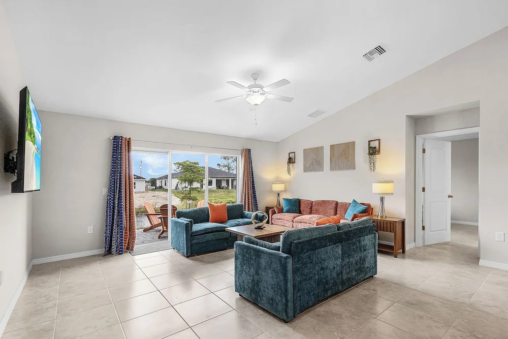 Canal-front Fun! Fish & Relax in Cape Coral