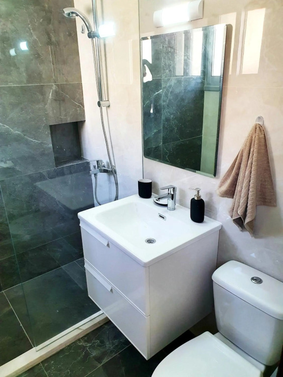 2 Bedroom Cozy Apartment near Tourist Area, 200m from sea
