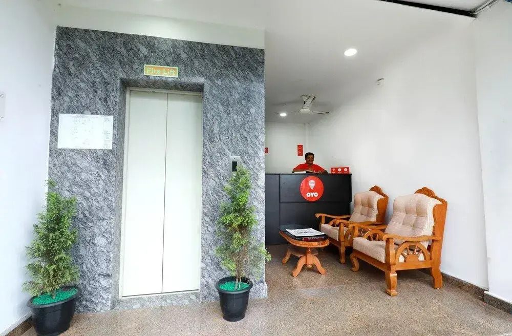 OYO 6725 Palm Inn