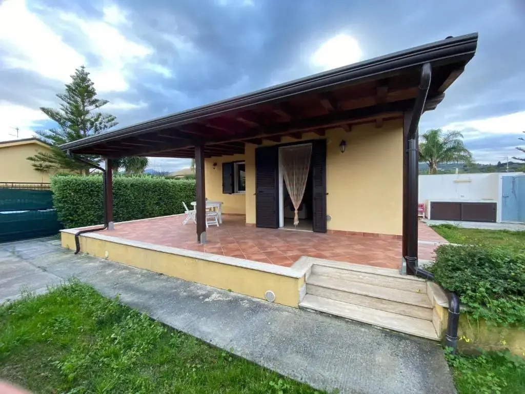 Villa indipendente le coccinelle beach mare piscina a 250 mt dal mare con servizio di piscina a 400 mt 12 k da Cefalu