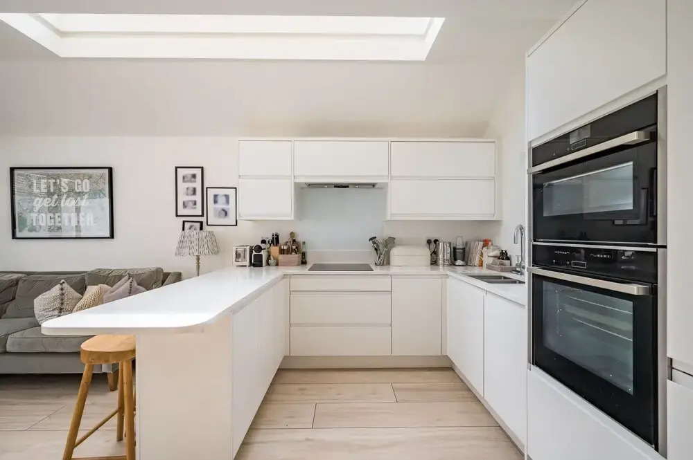 Spacious Three Bedroom Garden Flat Near Clapham Common by Underthedoormat