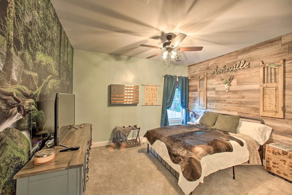 2 Mi to Downtown: Luxe Greenville Retreat!