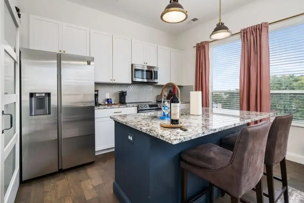 Top Floor 1BR At Luxe23