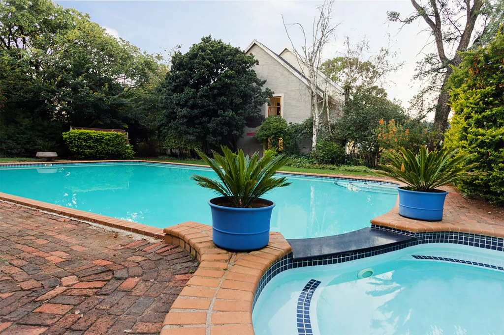 OR Tambo Guest House