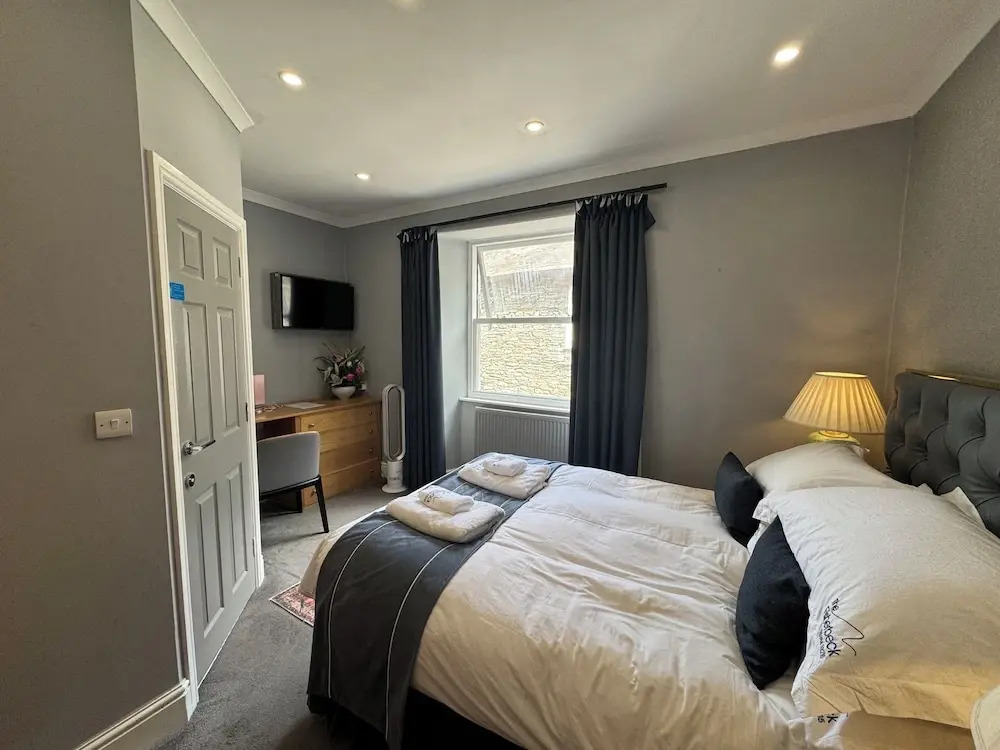 Waterhead Rooms & Suites - Parking and Light Breakfast