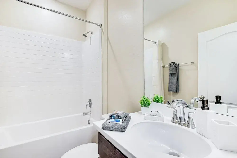 4 Mi to Golf: Gem w/ Pool & Lanai in Cape Coral