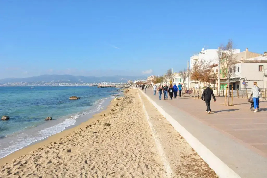 28 Townhouse 200mts from sea/beach