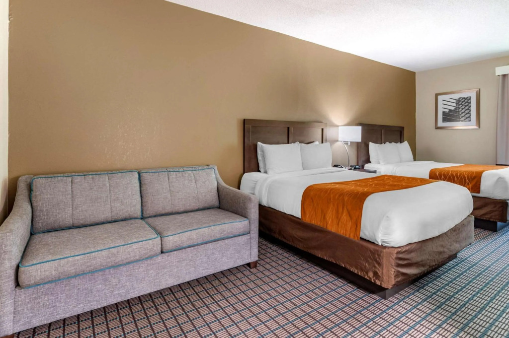Comfort Inn & Suites Cincinnati Uptown Clifton