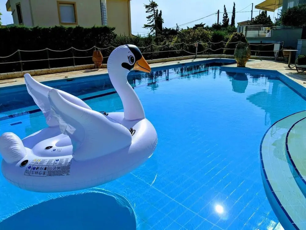 Stunning 4-bed Villa in Lagonisi Kalivia Thorikou