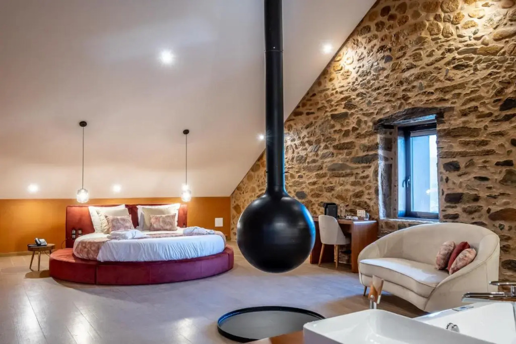 Отель Cherry Sculpture Hotel
