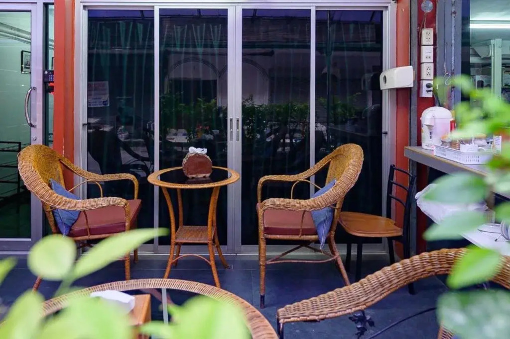 RedDoorz Khunnoy Hotel