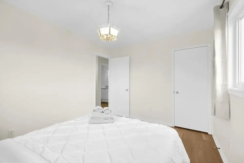Newly Renovated 3BR in Whitby Family-friendly