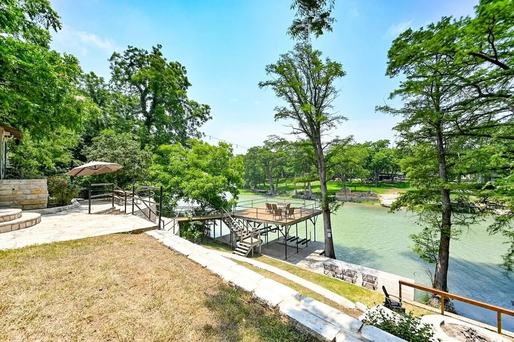 Luxury Lakefront Oasis W/Boat Dock-Firepit