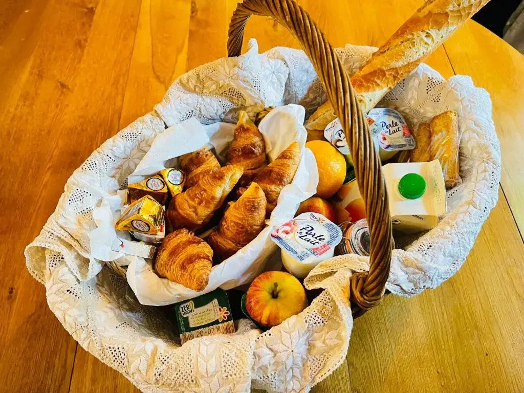Le Manoir des Doyens Loft - Sleeps 8 - Breakfast Included!