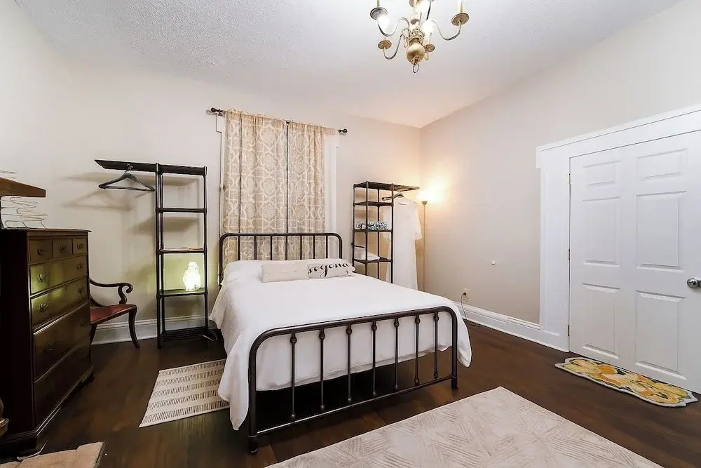 Central 4BR Historic Gem Near Colleges
