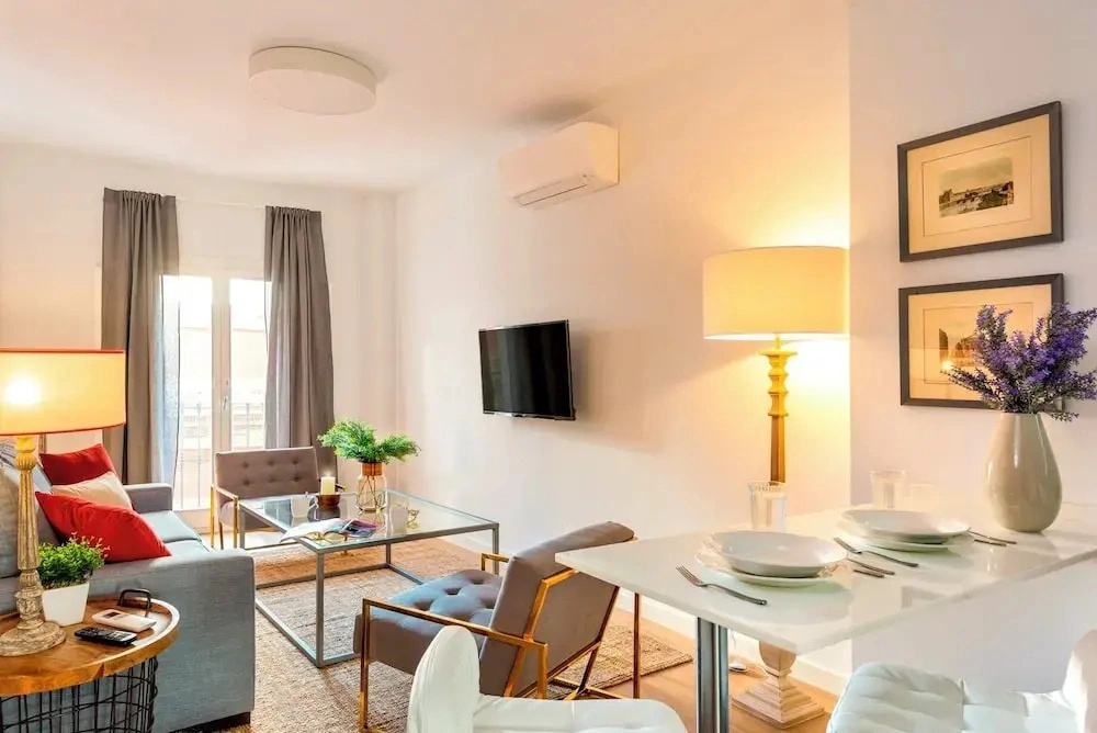 2 Bd Apartment in the Center of Seville Ba os III