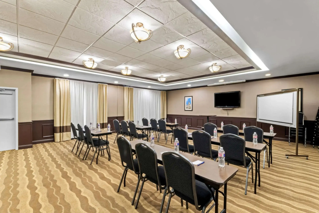 Comfort Inn & Suites Near Lake Lewisville