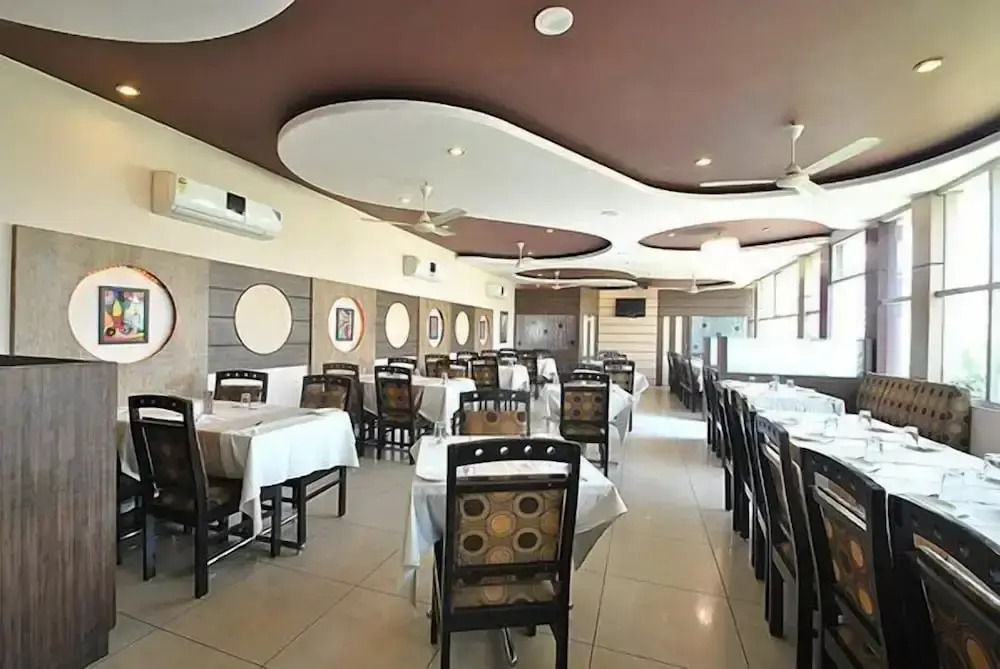 OYO 11754 Hotel Classic 7