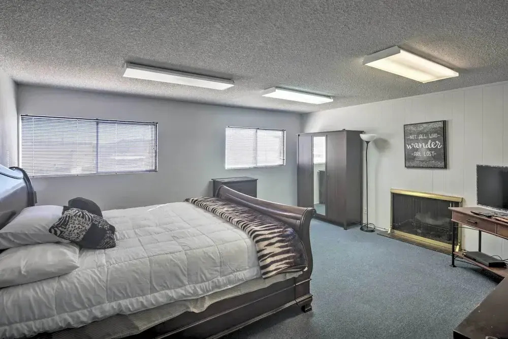 Kingman Apartment < 2 Miles to Route 66 Sign!