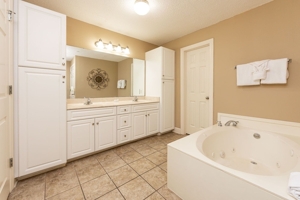 Phoenix West 206 3 Bedroom Condo
