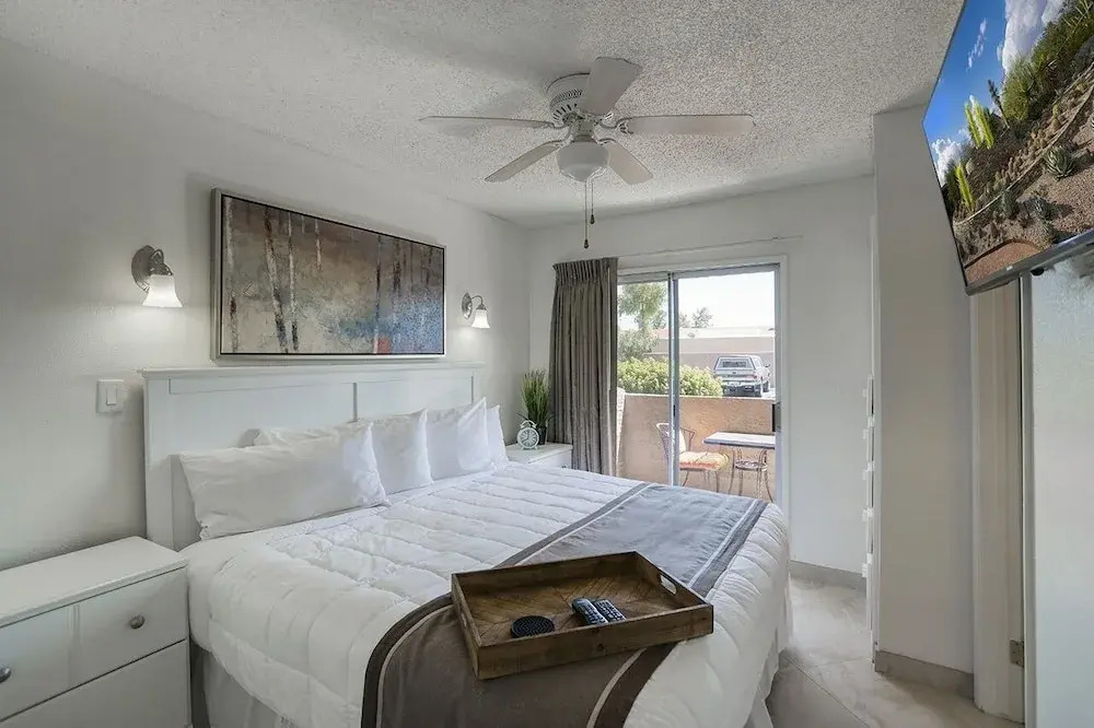 123 Fully Furnished 1BR Suite-Prime Location! by RedAwning