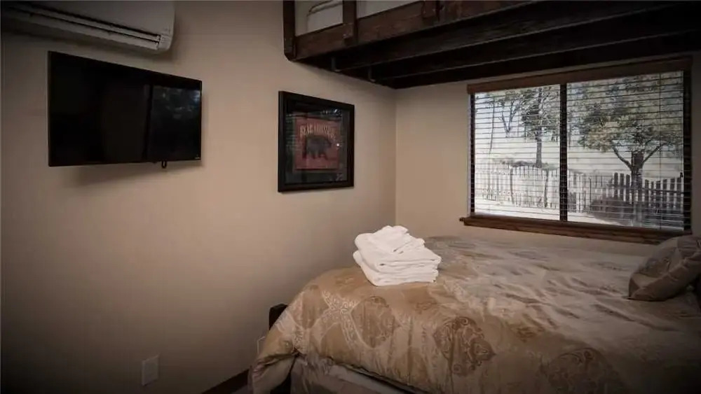 Lucky Bear Lodge - Three Bedroom Cabin