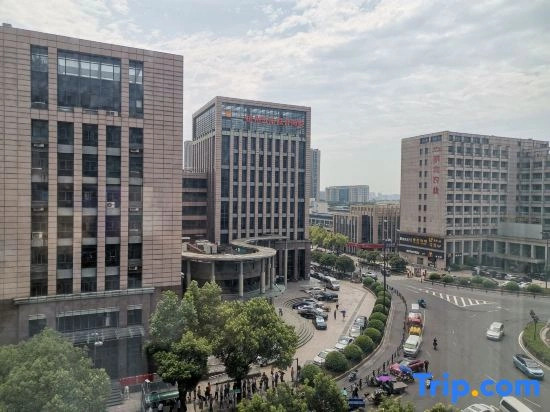 New century Manju Hotel (Hangzhou Liangzhu Logistics Center Branch)