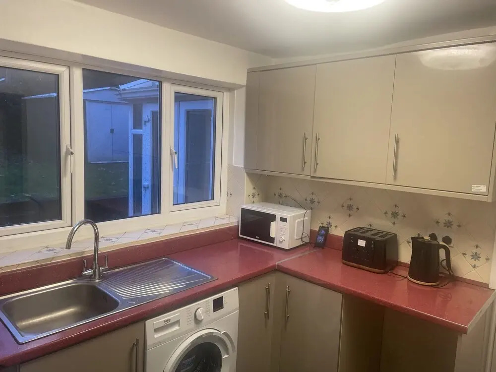4 Bedroom House - Sleeps 6 - Garden, Bbq, Parking
