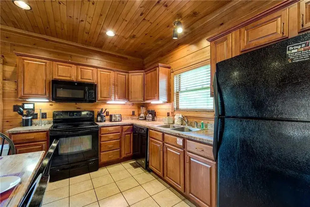 Gatlinburg Majesty 4 Bedroom Home with Hot Tub