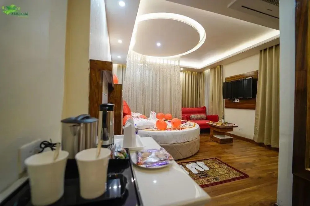 Abhilashi Residency & Spa - Centrally Heated & Air Cooled