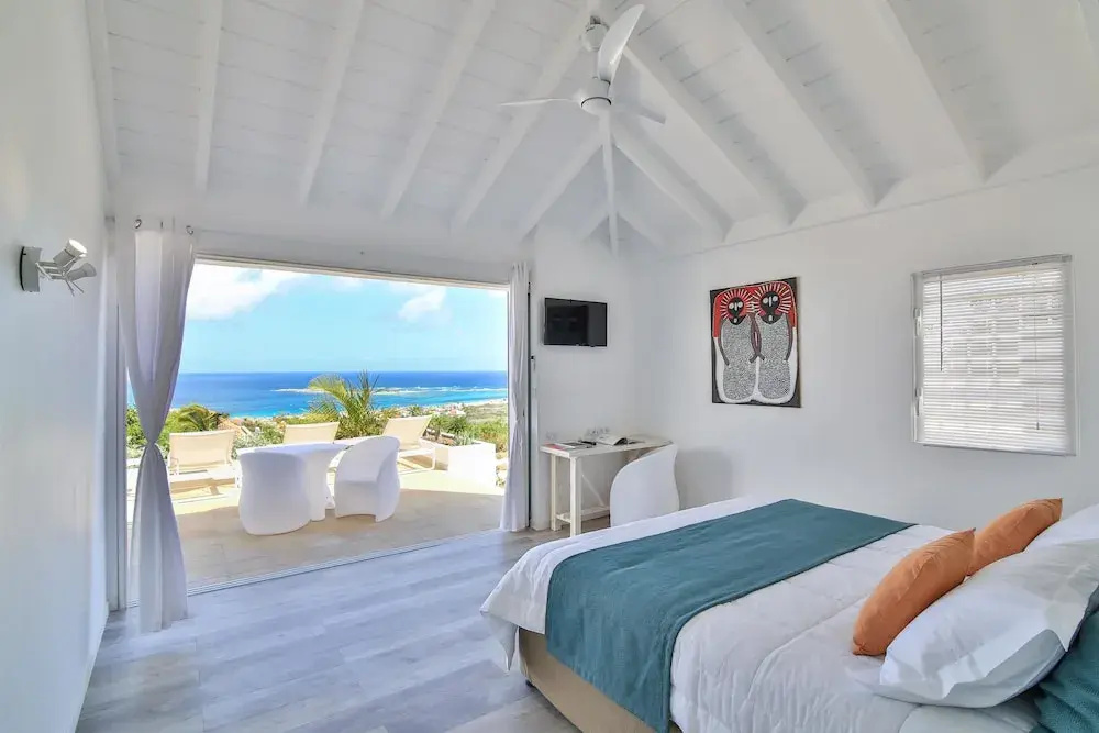 Modern Private Villa, Swimming Pool, AC, Free Wifi, Near Orient Beach, Ideal for Couples/ Families!
