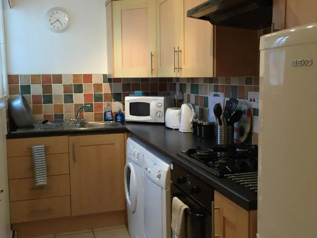 No 6 Boleyn House (Adults Only)
