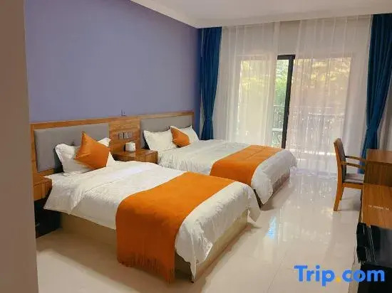 Jinghong Late Summer Hotel