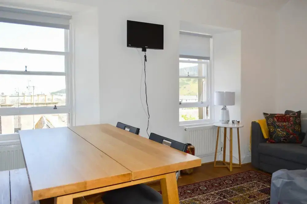 Bright 2 Bedroom Home in Old Town Centre