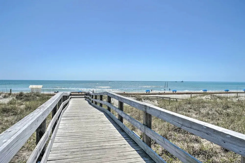 Calm Coastal Haven w/ 2 Balconies Near Beach
