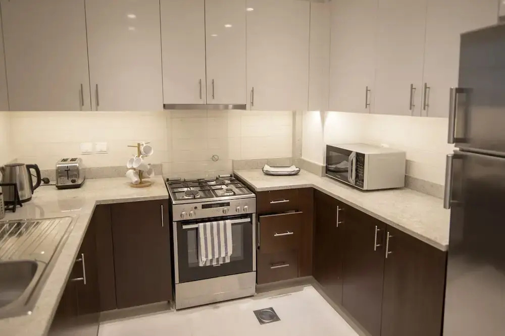 Elegant Apt With Balcony Minutes from Burj Khalifa