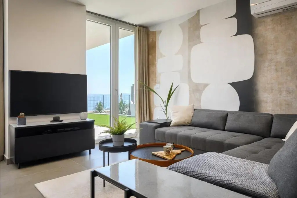 Royal Hilltop Residence