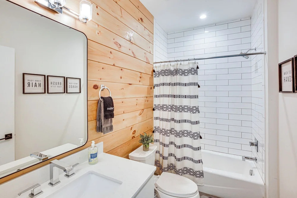 Dtwn Blowing Rock Condo w/ Private Hot Tub!