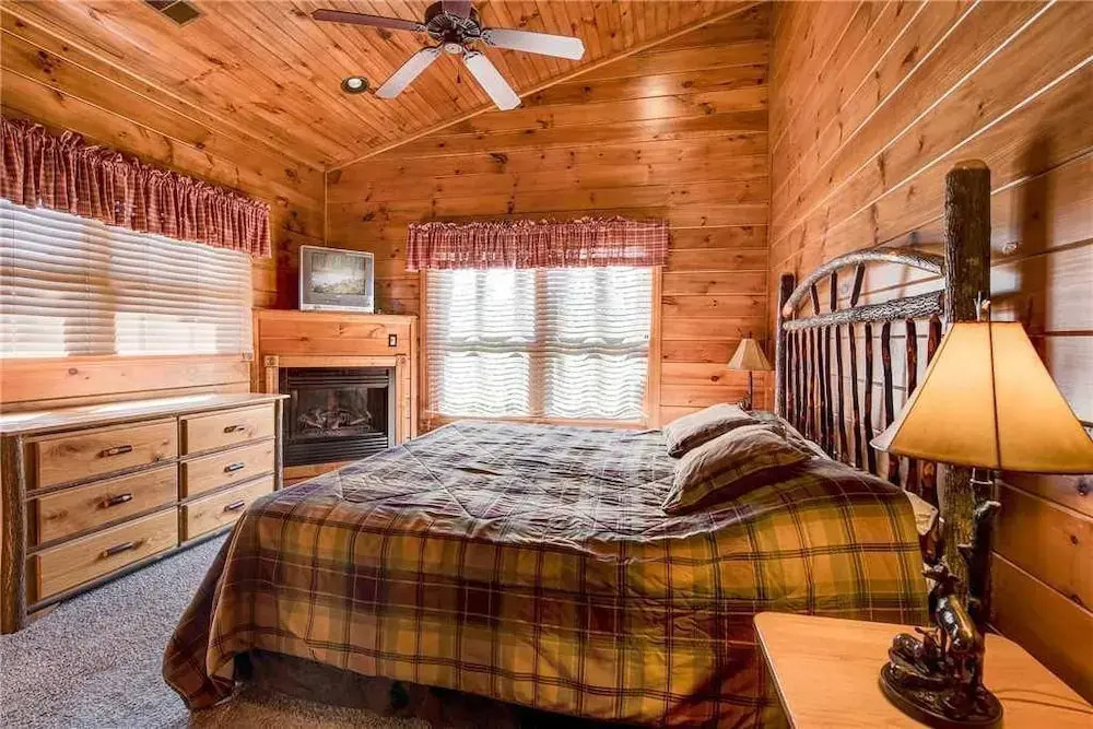 Alpine Nights 3 Bedroom Home with Hot Tub
