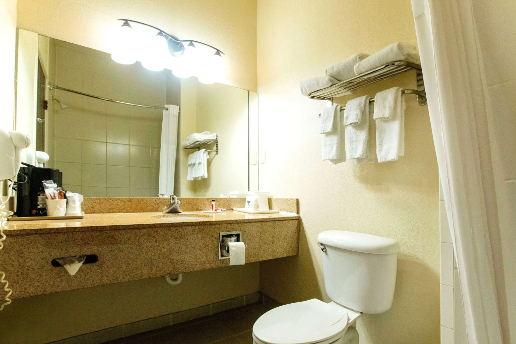 Days Inn & Suites by Wyndham Houston North/Aldine