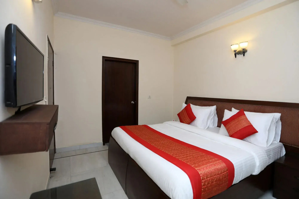 OYO 9299 DLF Phase 4