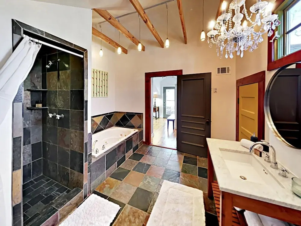 East Austin Bungalow - 3 Br Home