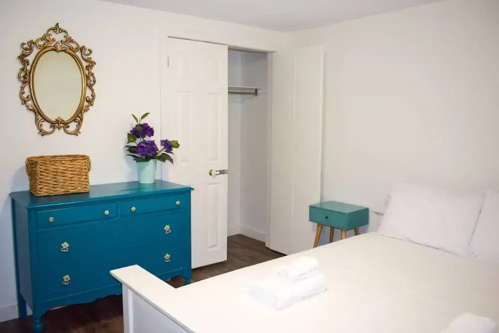Convenient 1 Bedroom Lower Level Suite