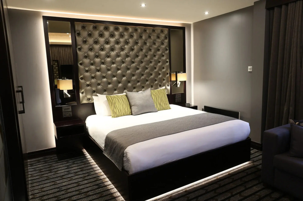 Mondo Hotel