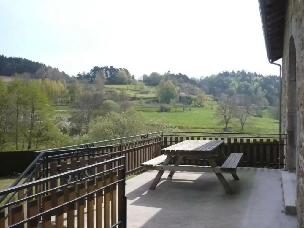Gîte de charme pour 11 pers. avec animaux admis et poêle à bois, Livradois-Forez - FR-1-496-148